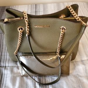 🛑SOLD🛑Authentic Michael Kors Pocketbook w/ Wallet